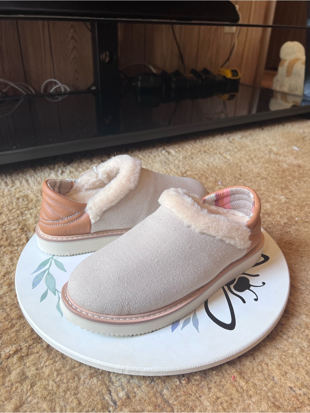 NWT Sanuk Women's Cozy Vibe Low Slippers size 8.